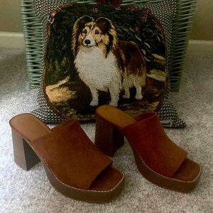 Universal Thread mules - new without tags